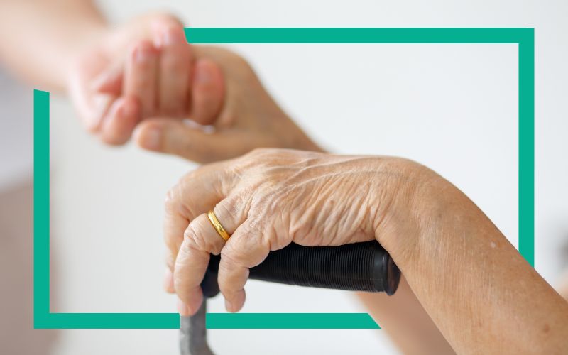 Sozialbetreuungsberuf - Heimhilfe © akaratwimages via canca.com